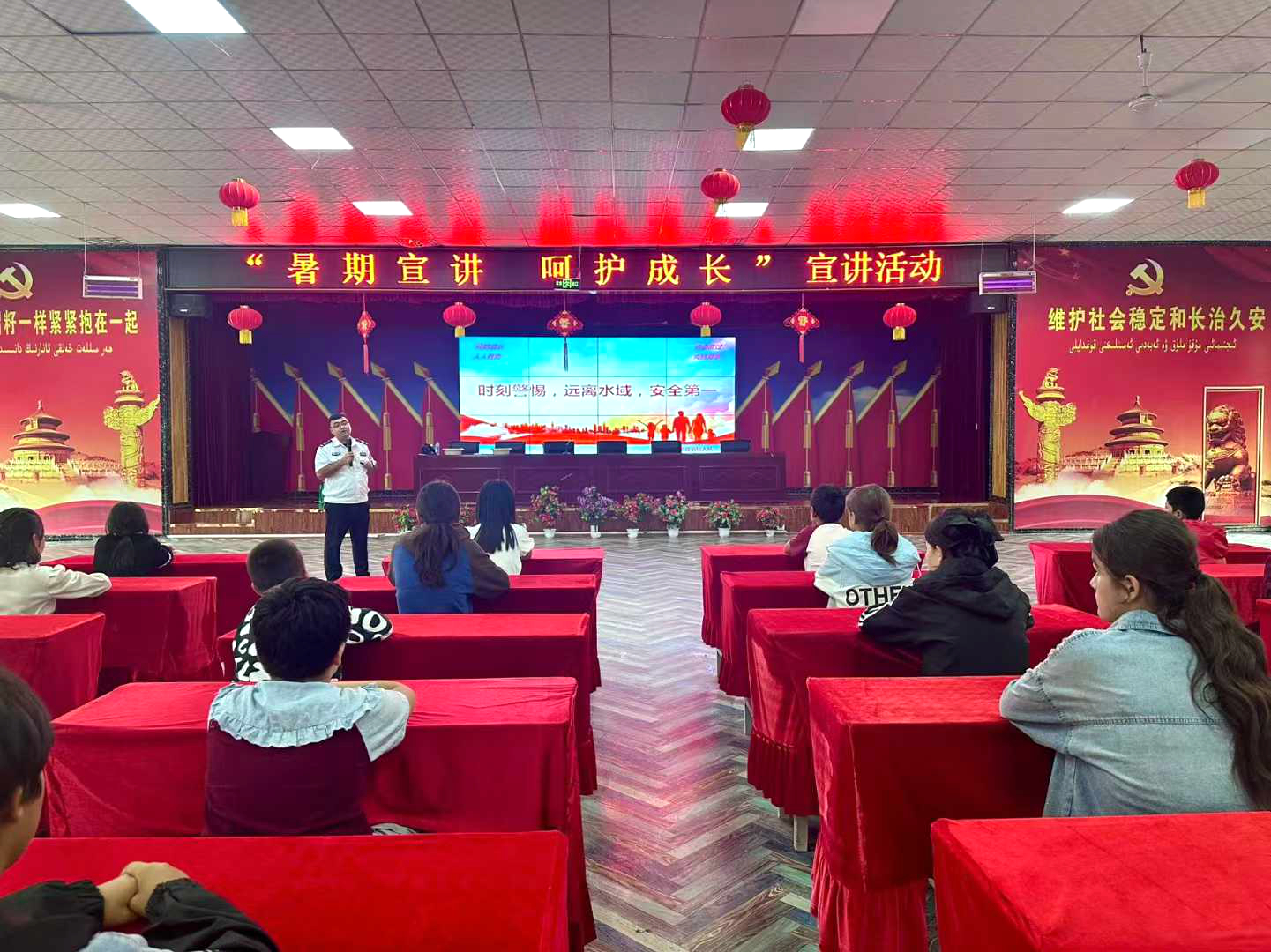 喀什分中心兩位教官被巴楚縣宣傳部授予“優秀教官”表彰